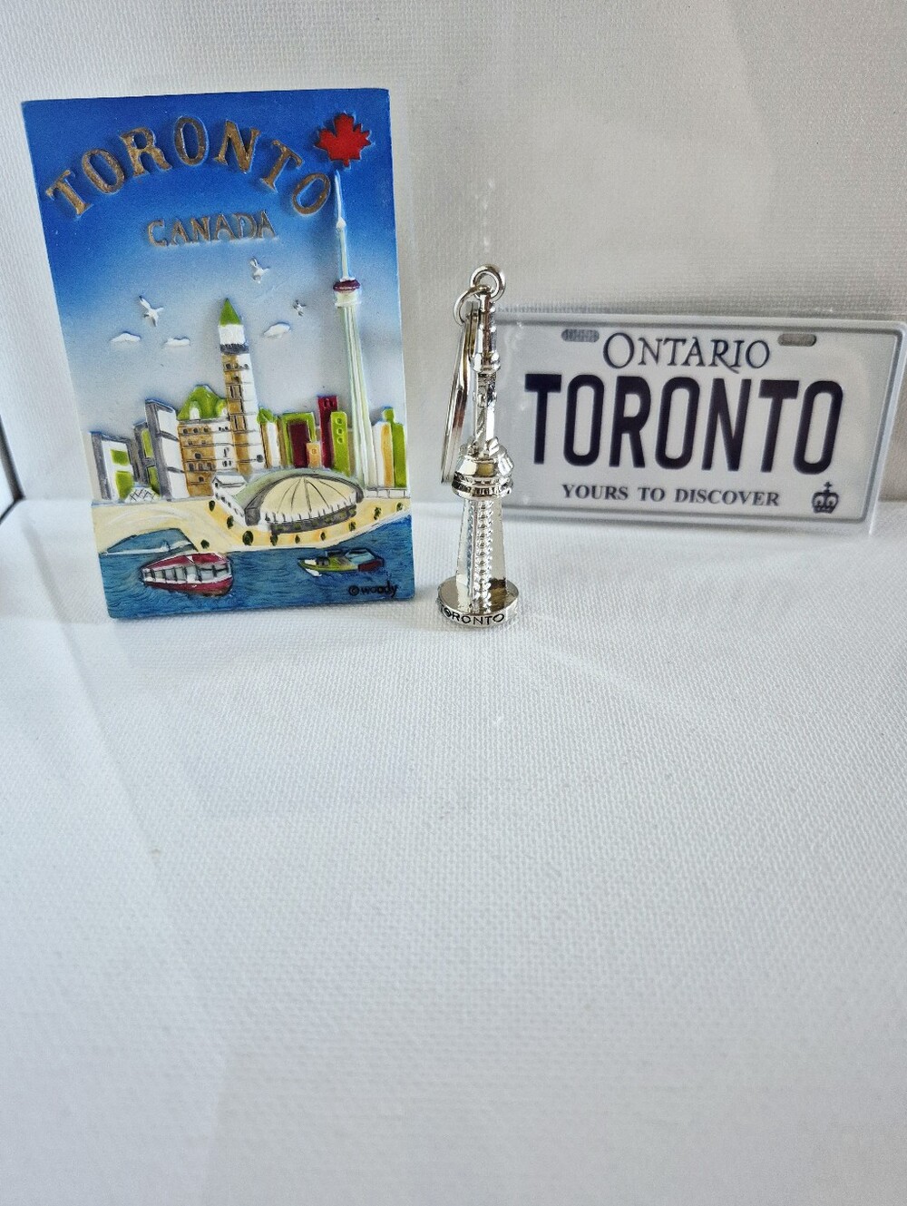🎁🆓Hand Painted TORONTO CANADA CN Tower Ceramic Fridge Magnet Keychain Bundle